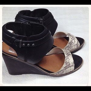 Black wedges